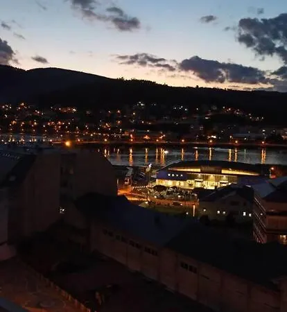 Piso Centrico En Con Aparcamiento アパート ビベイロ